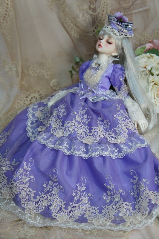 薄紫のロココドレス