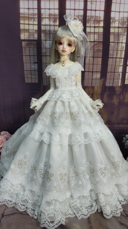 白い薔薇のドレス