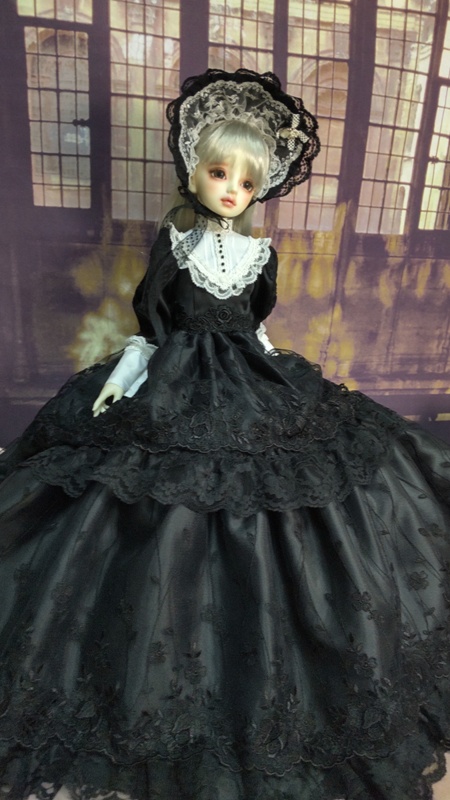 黒薔薇のゴシックドレス