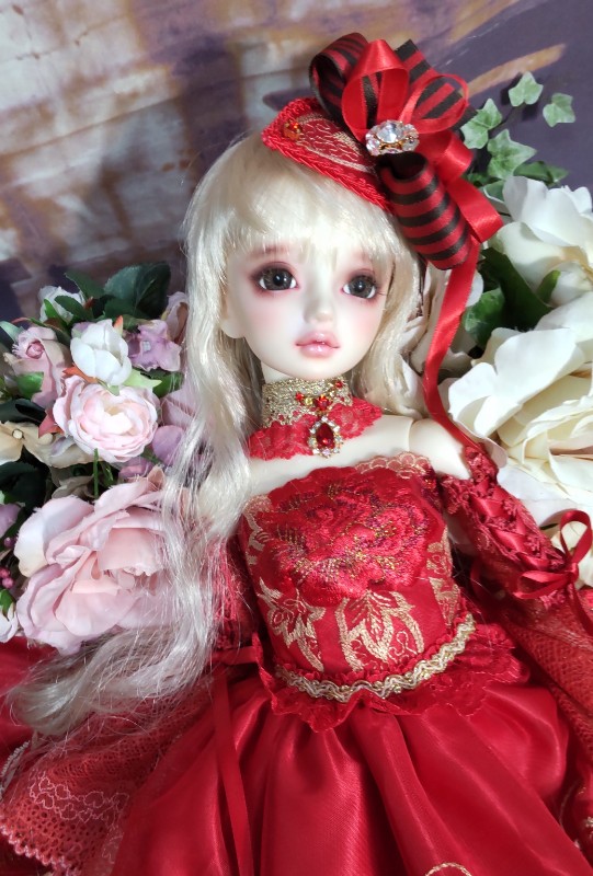 赤い大輪の薔薇のドレス